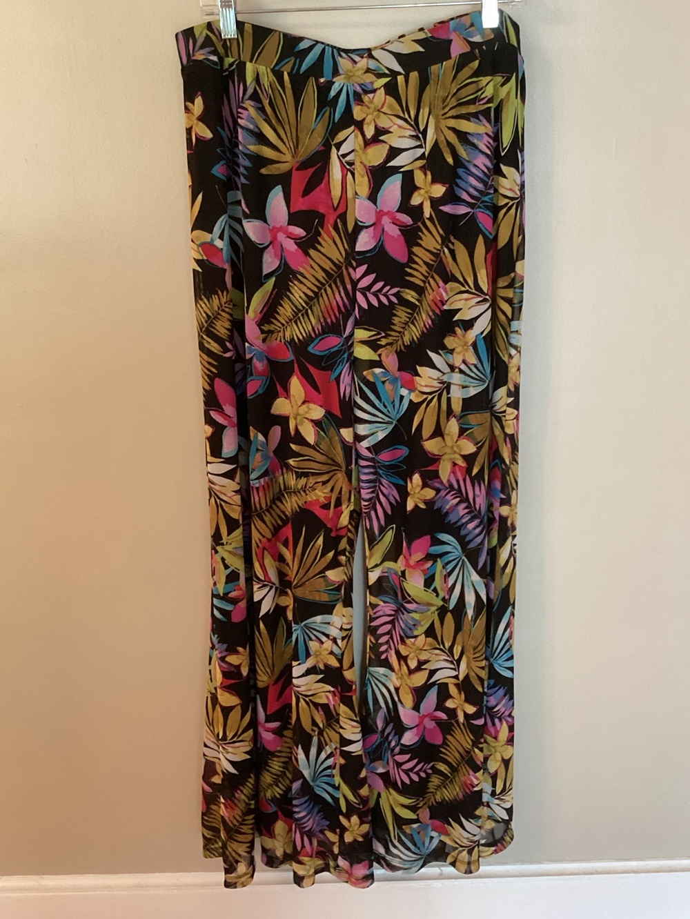 Antthony Woman's Pants Med Black Floral Wide Leg Coastal Resort Vacation Groovy